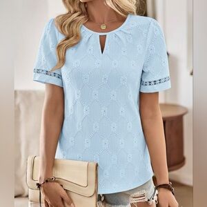 NEW Women’s Keyhole Eyelet Lace Short Sleeve Top Baby Blue Size XL